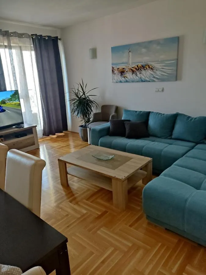 Deep Blue Apartment 트로기르